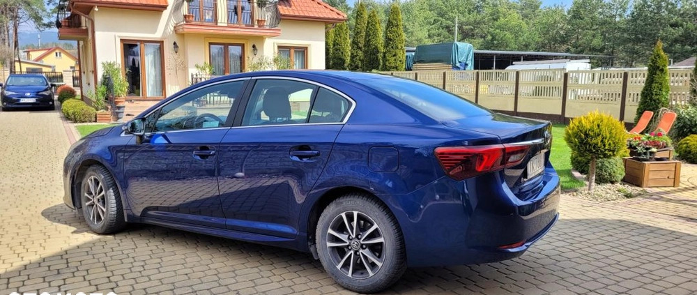 Toyota Avensis cena 52500 przebieg: 158600, rok produkcji 2017 z Kielce małe 106